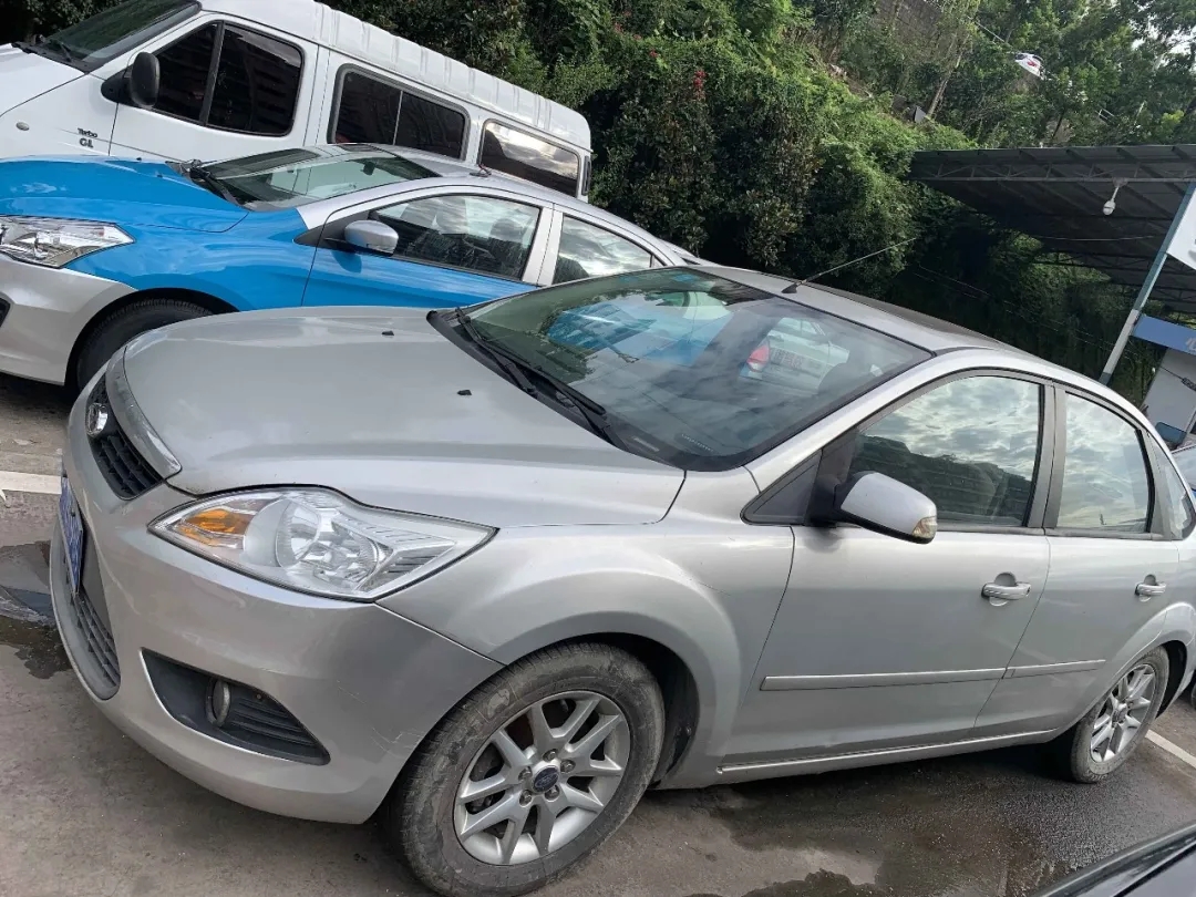 公開拍賣福克斯、上海別克牌機動車