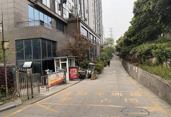 長江現(xiàn)代城4個車位第一次拍賣